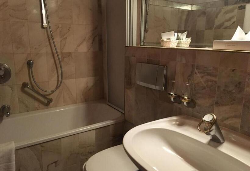 Номер Superior, Tyrolis