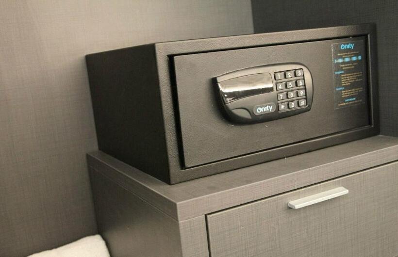 スタンダードトリプルルーム, K Hotel Kensington