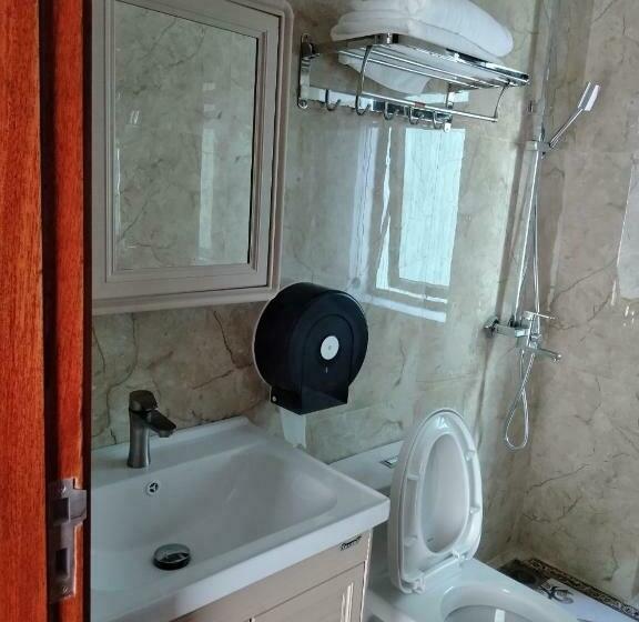 اتاق استاندارد با تخت بزرگ, Money Fine Quy Nhơn Khách Sạn Dát Vàng