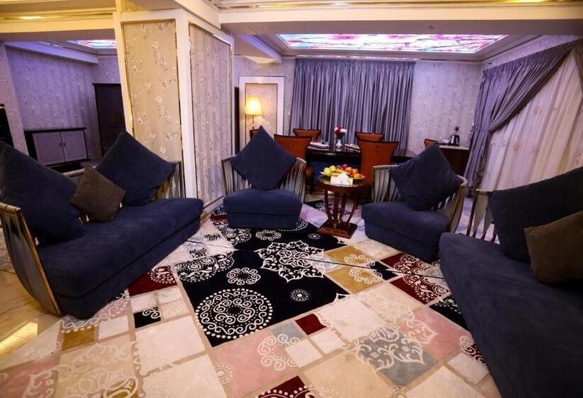 ジュニアスイート, Qasr Aldur