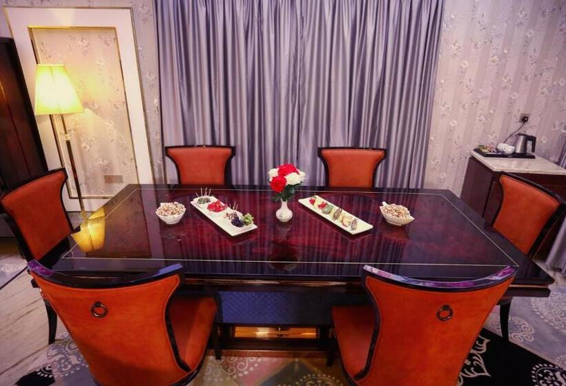 ジュニアスイート, Qasr Aldur