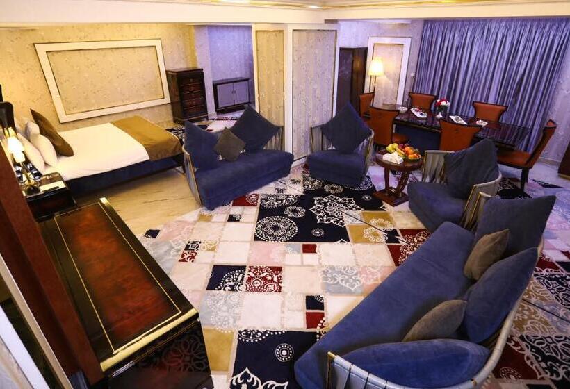 ジュニアスイート, Qasr Aldur