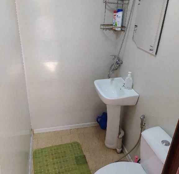 חדר סטנדרט לשלושה, Masturabonu Ravshan