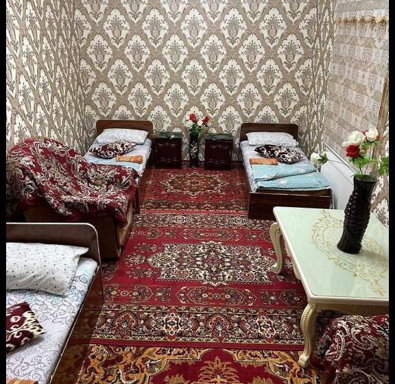 חדר סטנדרט לשלושה, Masturabonu Ravshan