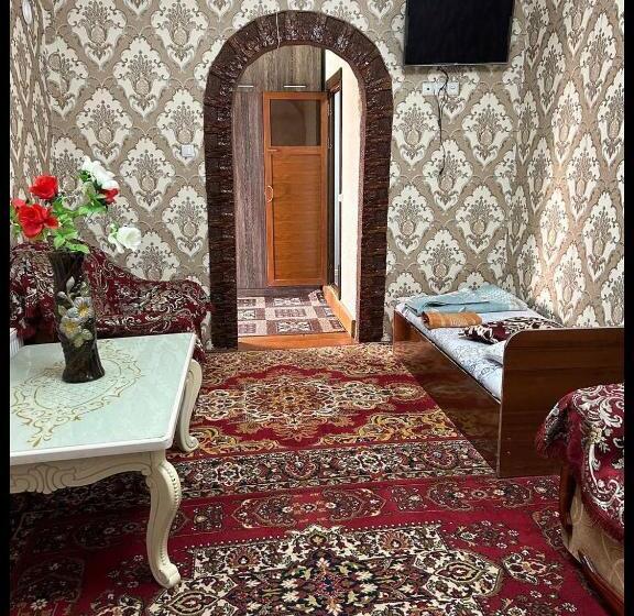 غرفة قياسية ثلاثية, Masturabonu Ravshan