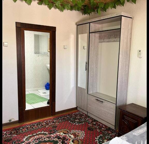 חדר משפחתי, Masturabonu Ravshan