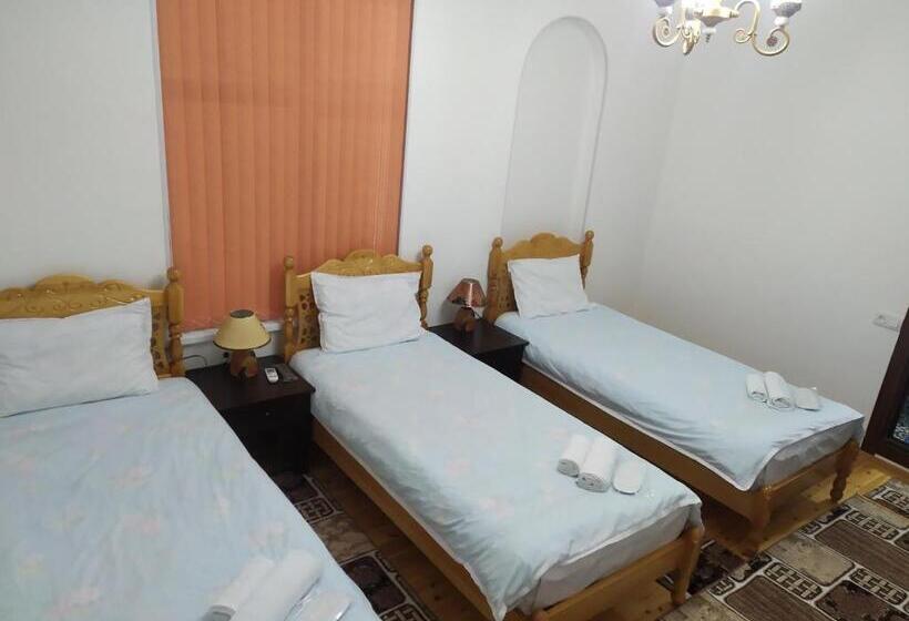 디럭스 트리플 룸, Ravshan Boutique