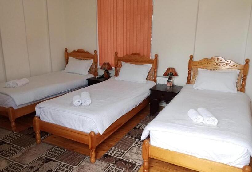 디럭스 트리플 룸, Ravshan Boutique