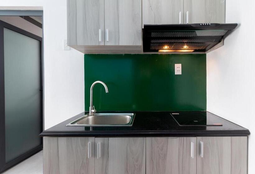 اتاق لوکس خانوادگی, The Art   Tina Hotel And Apartments