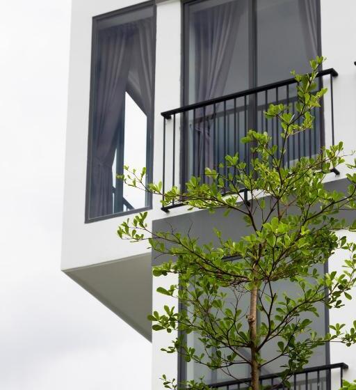 اتاق لوکس خانوادگی, The Art   Tina Hotel And Apartments