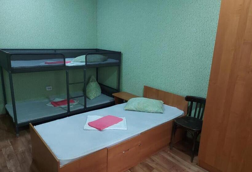 اتاق استاندارد سه نفره, мини отель алатау,хостел