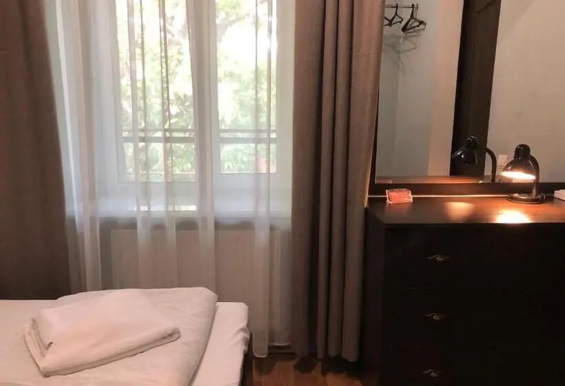 Economy-huone, Fox Hostel