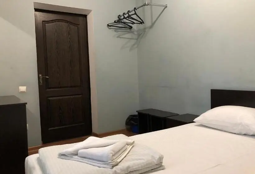 Economy-huone, Fox Hostel