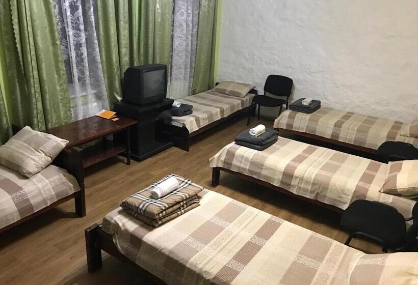 تختخواب در اتاق مشترک, Fox Hostel