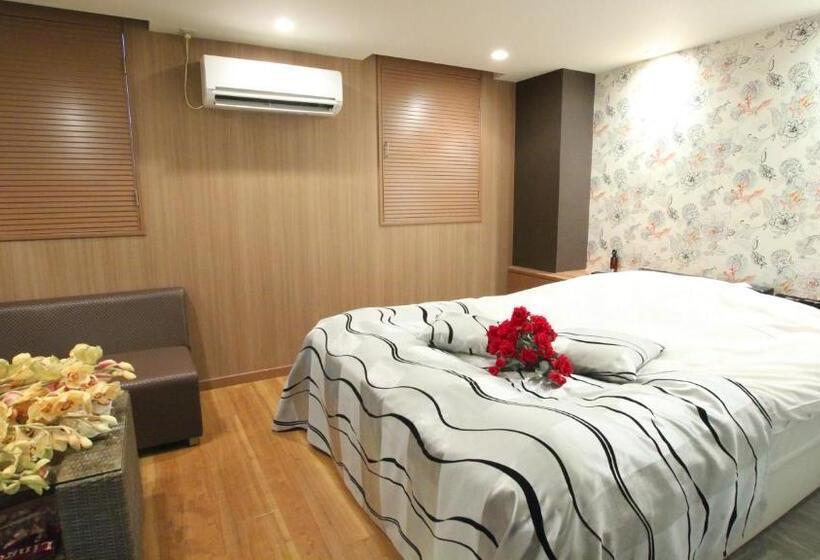 غرفة إقتصادية, Ageha   Adult Only