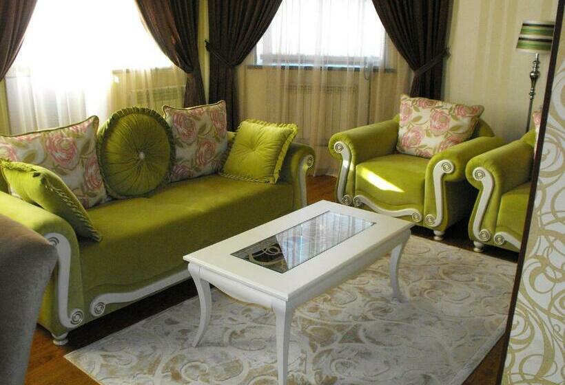 سوئیت با چشم‌انداز رودخانه, Complex Bella Vista