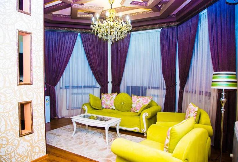 سوئیت با چشم‌انداز رودخانه, Complex Bella Vista