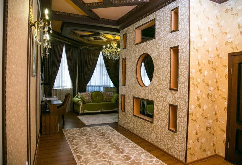 سوئیت با چشم‌انداز رودخانه, Complex Bella Vista