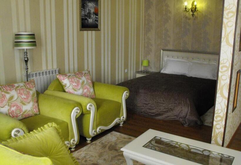 سوئیت با چشم‌انداز رودخانه, Complex Bella Vista