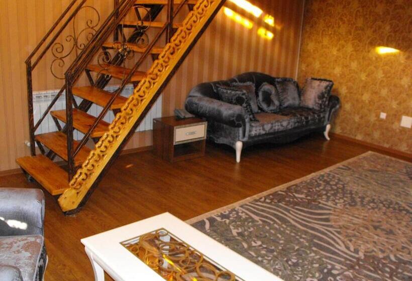 سوییت دوبلکس, Complex Bella Vista