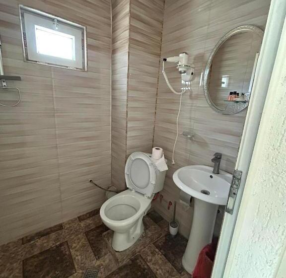 اتاق استاندارد سه نفره, Family Hotel Khomaldy