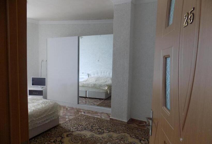 اتاق استاندارد سه نفره, Family Hotel Khomaldy