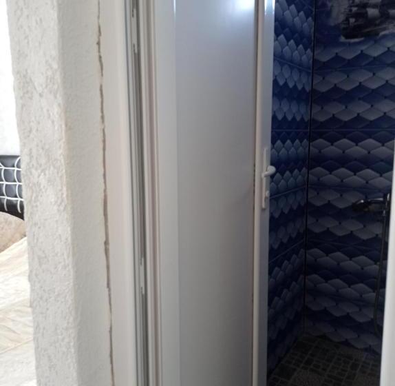 اتاق استاندارد سه نفره, Family Hotel Khomaldy