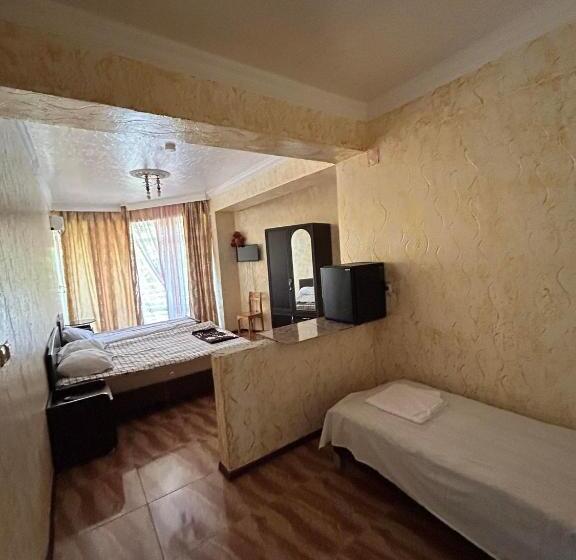 اتاق استاندارد چهار تخته با چشم‌انداز دریا, Family Hotel Khomaldy