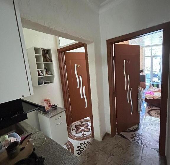 اتاق خانوادگی با چشم‌انداز کوه, Family Hotel Khomaldy