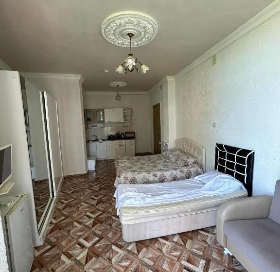 اتاق استاندارد چهار تخته با چشم‌انداز دریا, Family Hotel Khomaldy