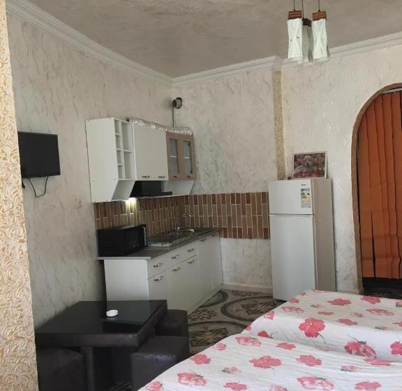 سوییت سوپریور با چشم‌انداز دریا, Family Hotel Khomaldy