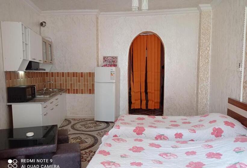 سوییت سوپریور با چشم‌انداز دریا, Family Hotel Khomaldy