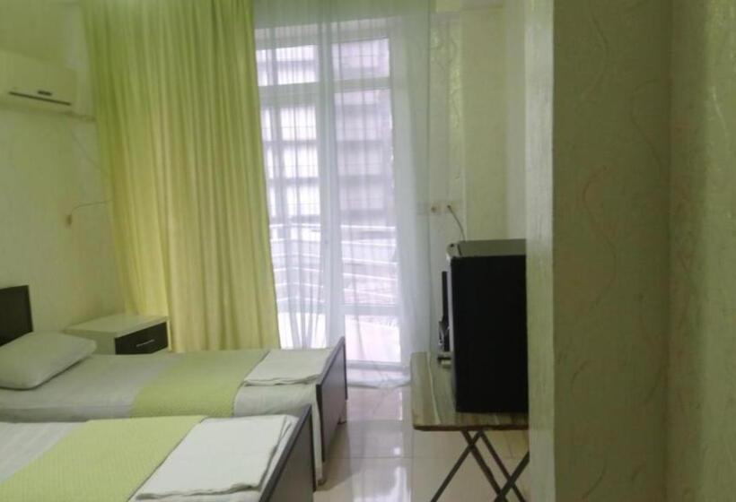 اتاق استاندارد با چشم‌انداز دریا, Family Hotel Khomaldy