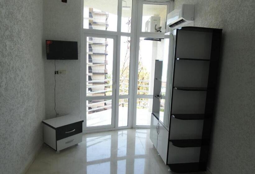 اتاق استاندارد با چشم‌انداز دریا, Family Hotel Khomaldy