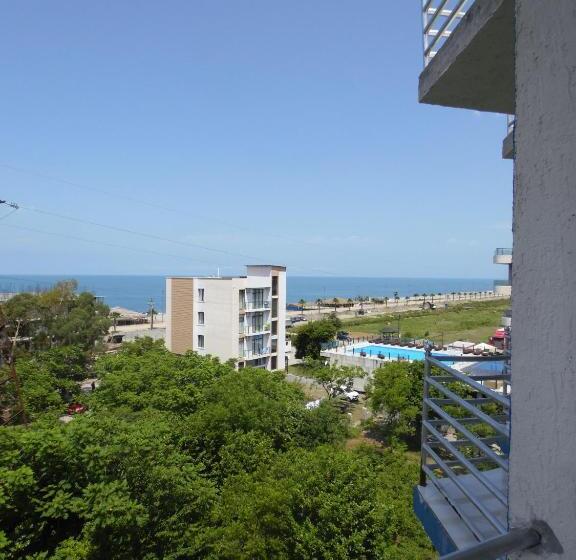 اتاق استاندارد با چشم‌انداز دریا, Family Hotel Khomaldy