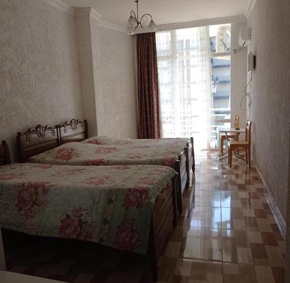 اتاق استاندارد چهار تخته با چشم‌انداز دریا, Family Hotel Khomaldy