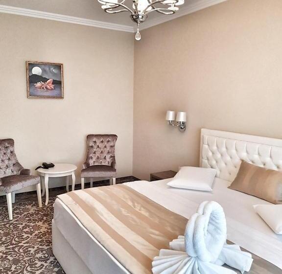 Номер Superior Кровать Кинг, J Adore Boutique