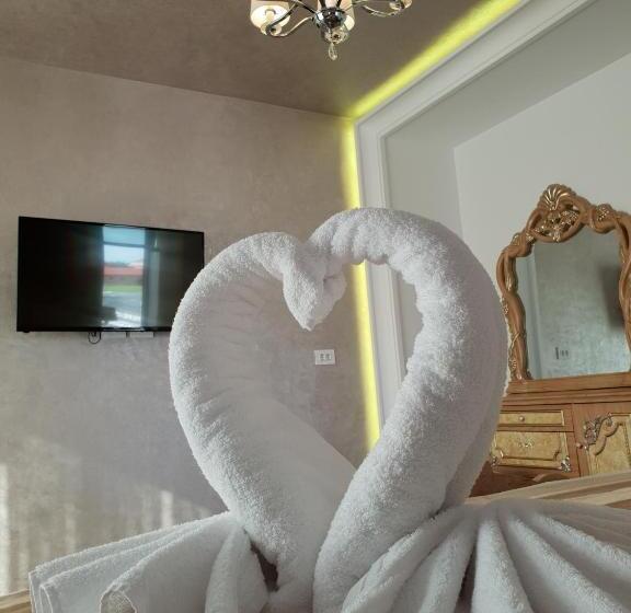 Апартаменты 1 Спальня Вид на Бассейн, J Adore Boutique