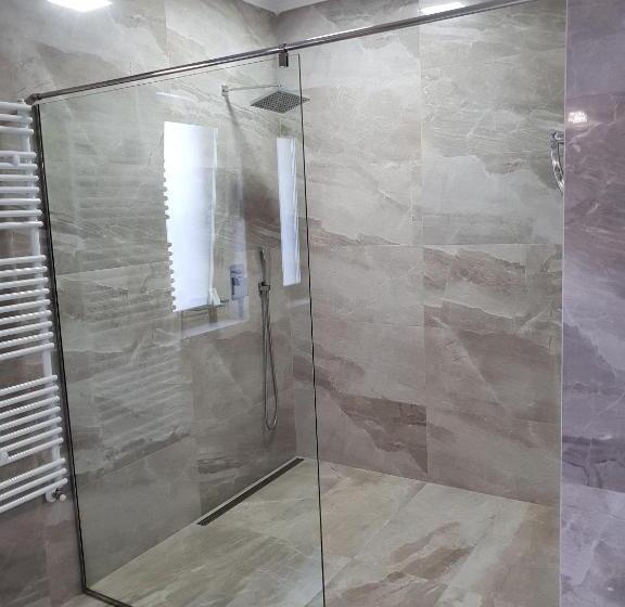 Апартаменты 1 Спальня Вид на Бассейн, J Adore Boutique