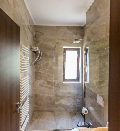 Трехместный Номер Комфорт, J Adore Boutique