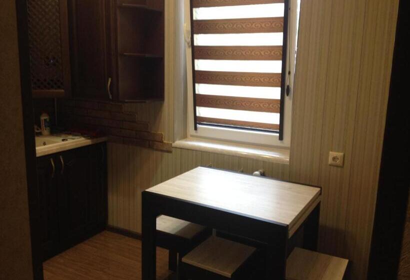 Трехместный Номер Стандарт с Балконом, U Zubrytskyh