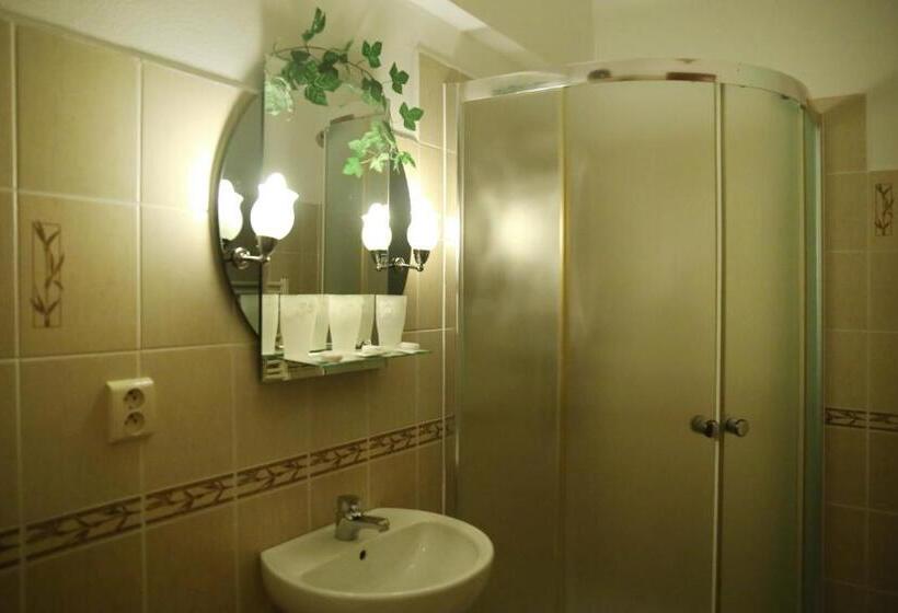 غرفة قياسية مطلّة علي الحديقة, Motel Orgován