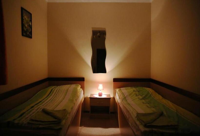 غرفة قياسية, Motel Orgován