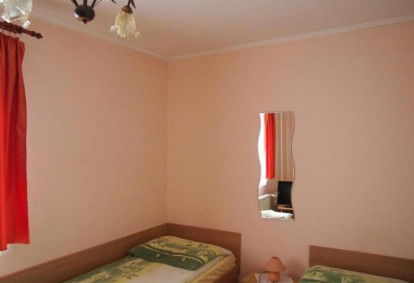 غرفة قياسية, Motel Orgován