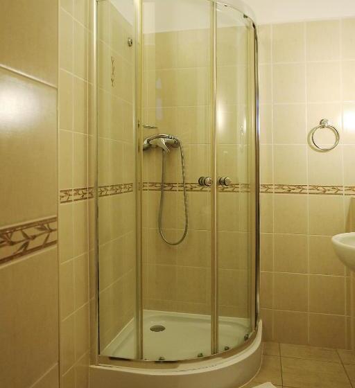 غرفة قياسية ثلاثية, Motel Orgován