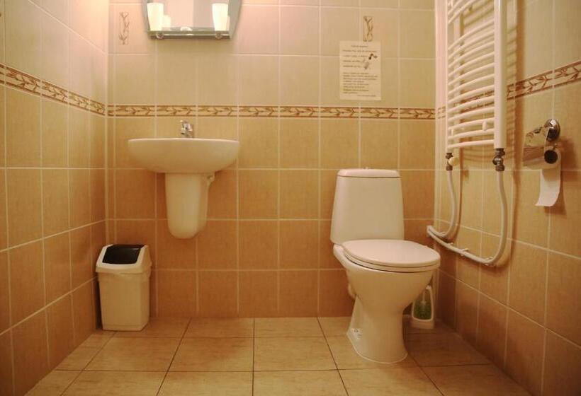 غرفة قياسية ثلاثية, Motel Orgován