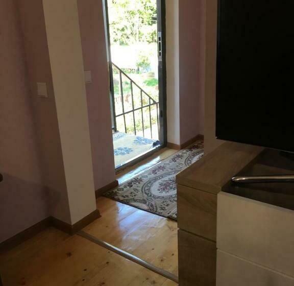 اتاق خانوادگی, Guest House On Shakirbay 11