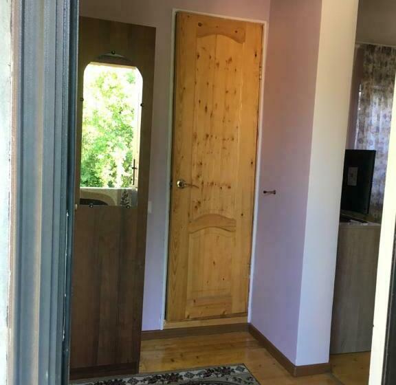 اتاق خانوادگی, Guest House On Shakirbay 11