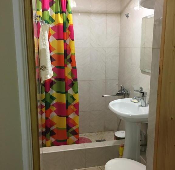 اتاق لوکس چهار تخته, Guest House On Shakirbay 11