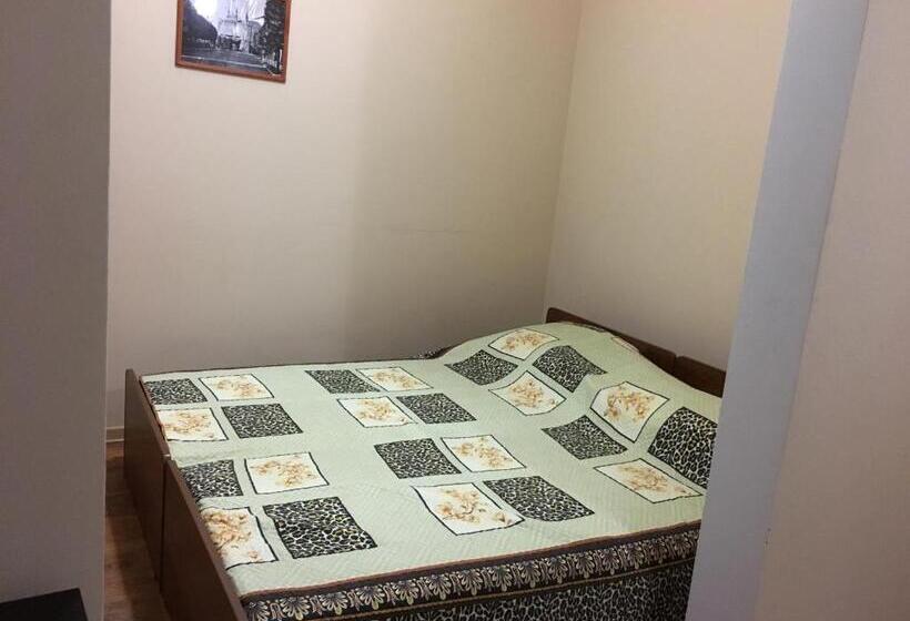 اتاق لوکس چهار تخته, Guest House On Shakirbay 11